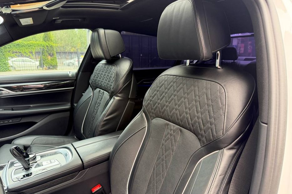 Продам BMW 750 Li M package 2020 года в Киеве