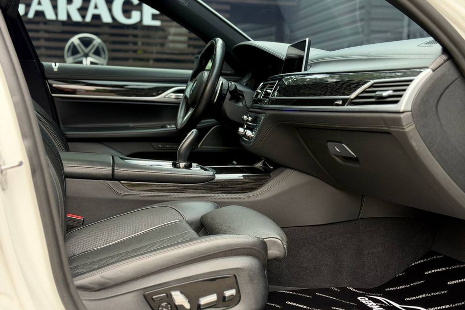 Продам BMW 750 Li M package 2020 года в Киеве