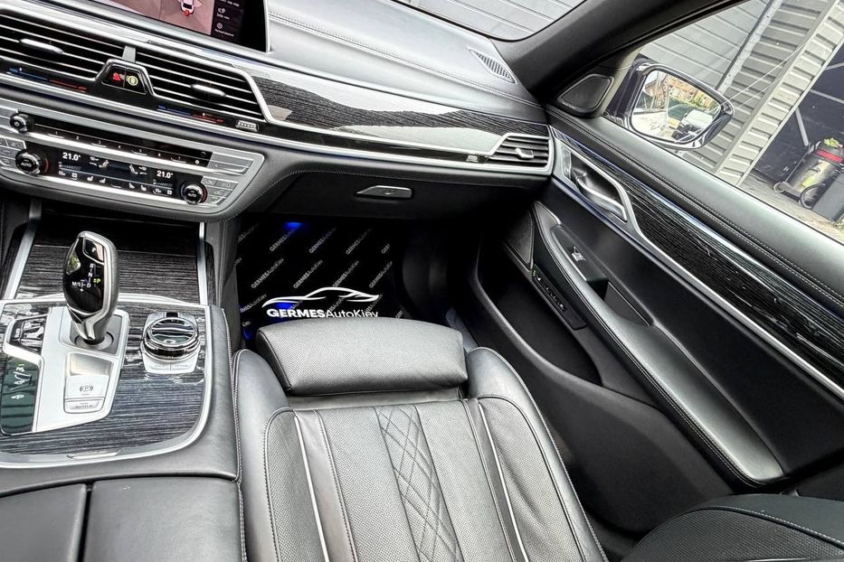Продам BMW 750 Li M package 2020 года в Киеве