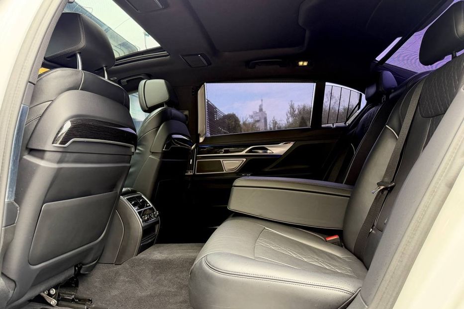 Продам BMW 750 Li M package 2020 года в Киеве