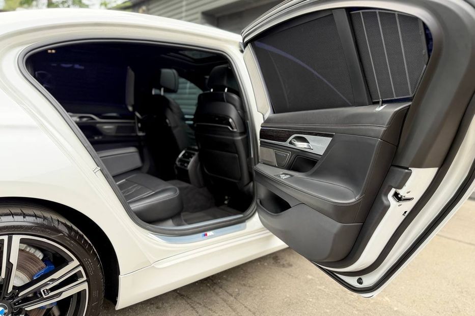 Продам BMW 750 Li M package 2020 года в Киеве
