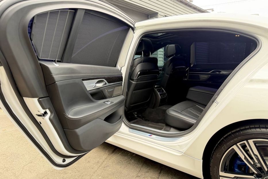 Продам BMW 750 Li M package 2020 года в Киеве