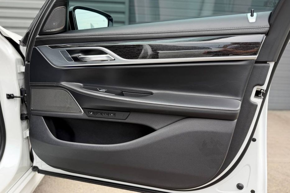 Продам BMW 750 Li M package 2020 года в Киеве