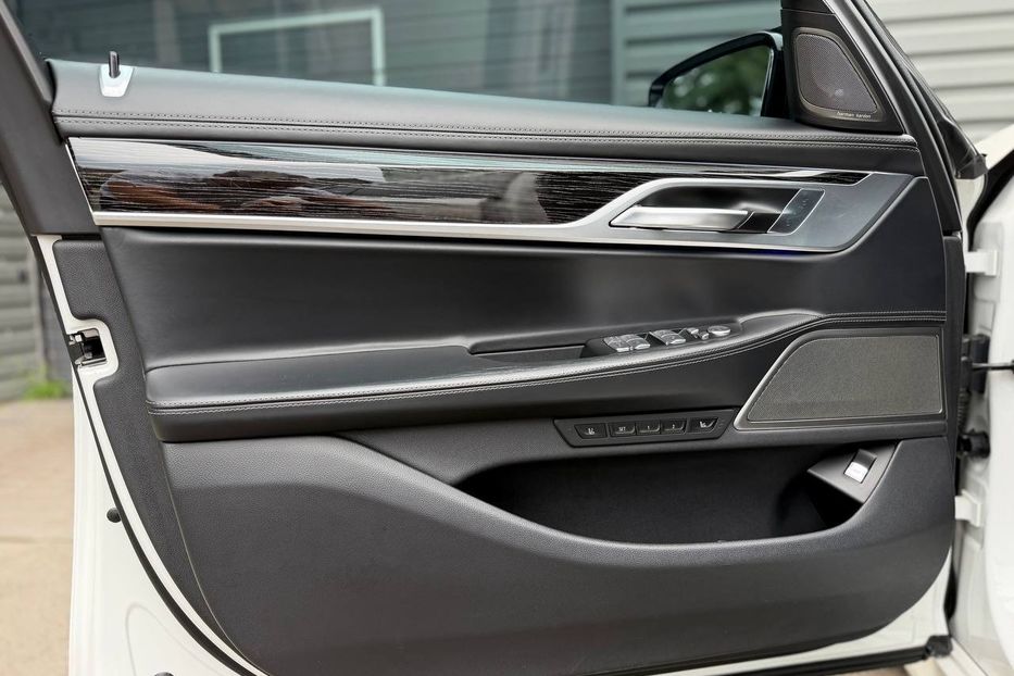 Продам BMW 750 Li M package 2020 года в Киеве
