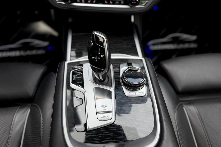 Продам BMW 750 Li M package 2020 года в Киеве