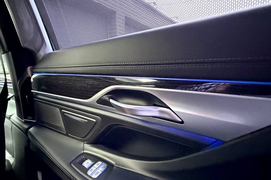Продам BMW 750 Li M package 2020 года в Киеве