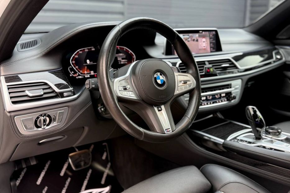 Продам BMW 750 Li M package 2020 года в Киеве