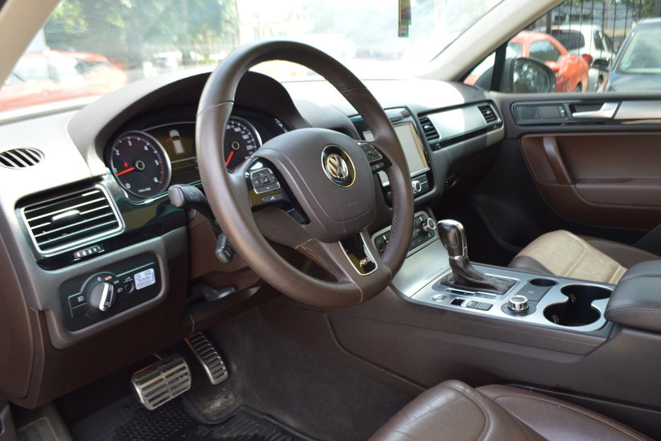 Продам Volkswagen Touareg R-line 3.0 TDI 2013 года в Одессе