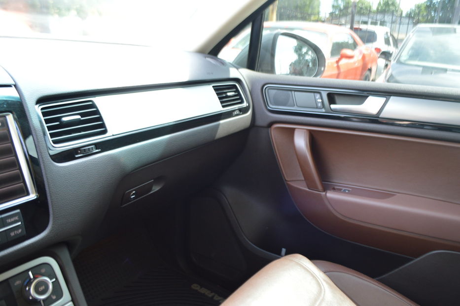 Продам Volkswagen Touareg R-line 3.0 TDI 2013 года в Одессе
