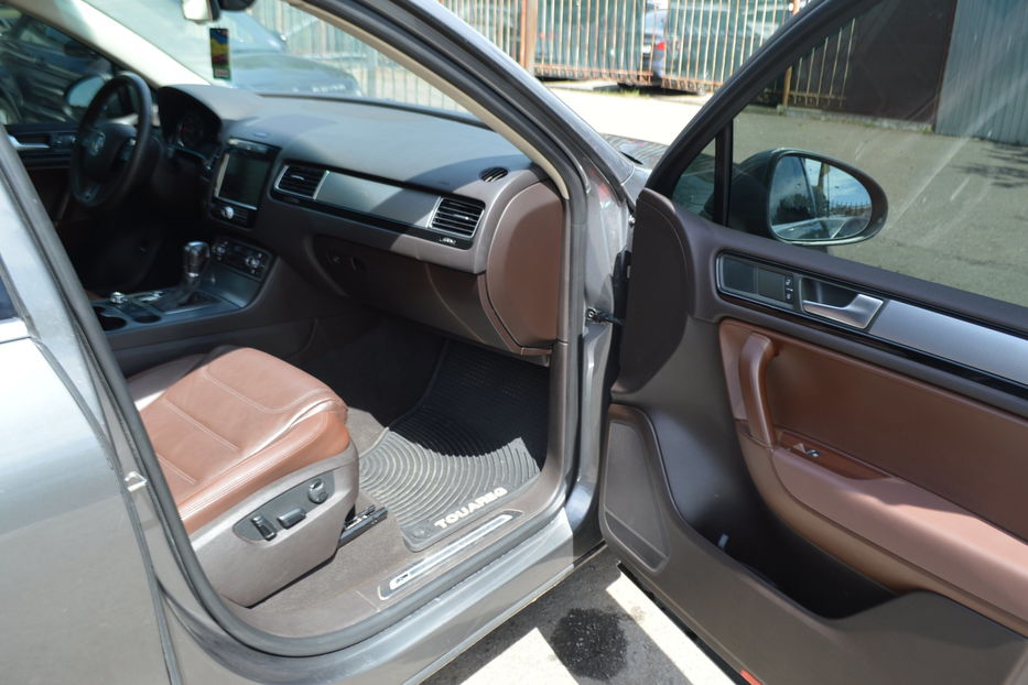 Продам Volkswagen Touareg R-line 3.0 TDI 2013 года в Одессе