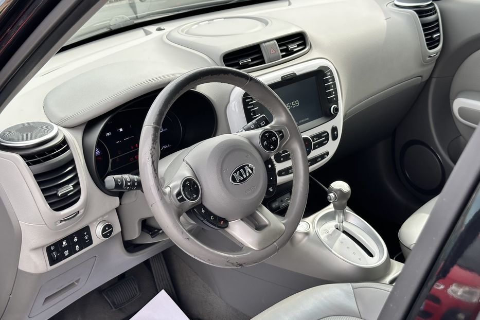 Продам Kia Soul 27 квт 2016 года в Луцке