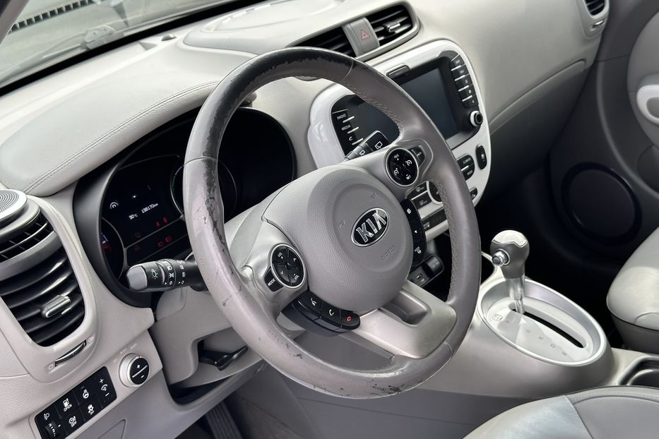 Продам Kia Soul 27 квт 2016 года в Луцке