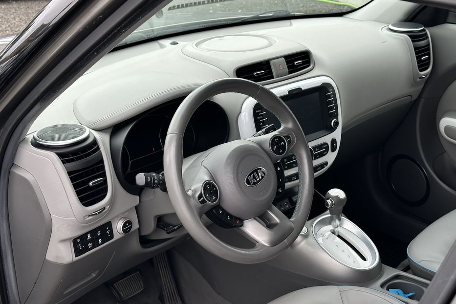 Продам Kia Soul 27 квт 2015 года в Луцке