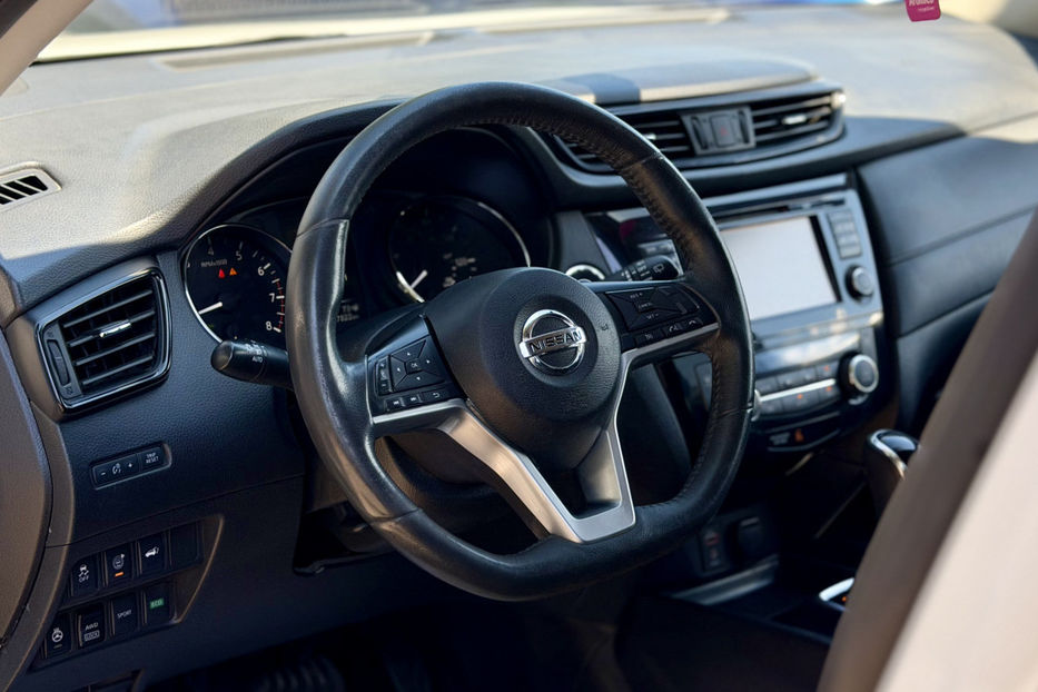 Продам Nissan Rogue 2.5 CVT (170 к.с.) 4WD  •  SV 2017 года в Киеве