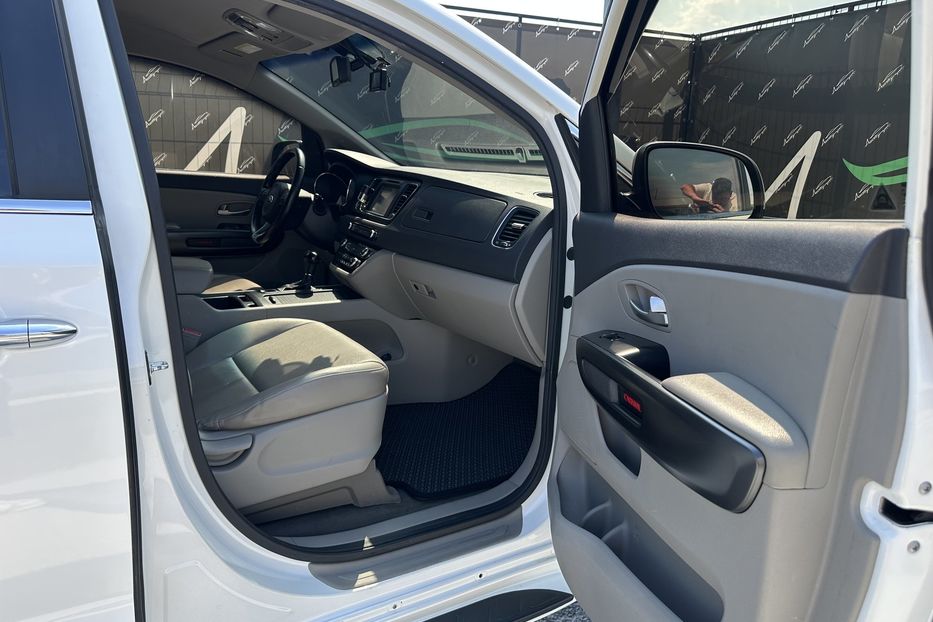 Продам Kia Carnival 2.2diesel 2016 года в Киеве