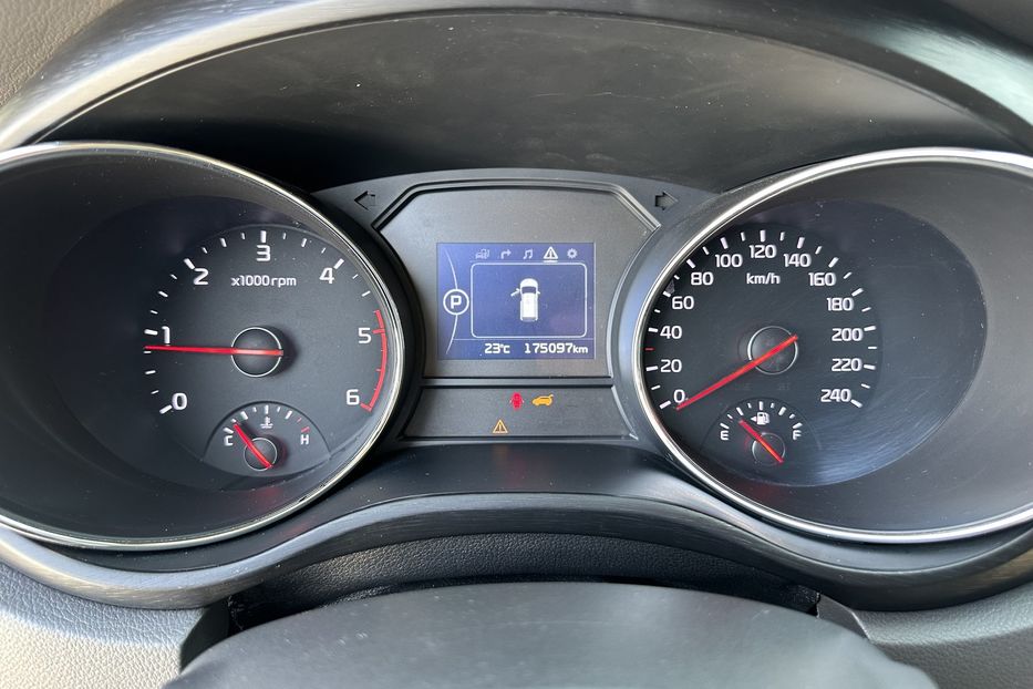 Продам Kia Carnival 2.2diesel 2016 года в Киеве