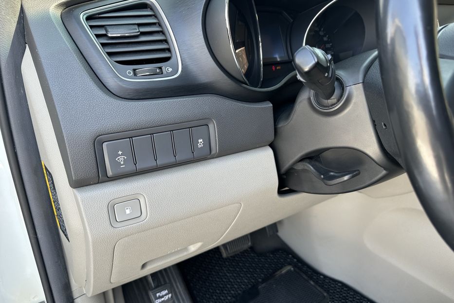 Продам Kia Carnival 2.2diesel 2016 года в Киеве