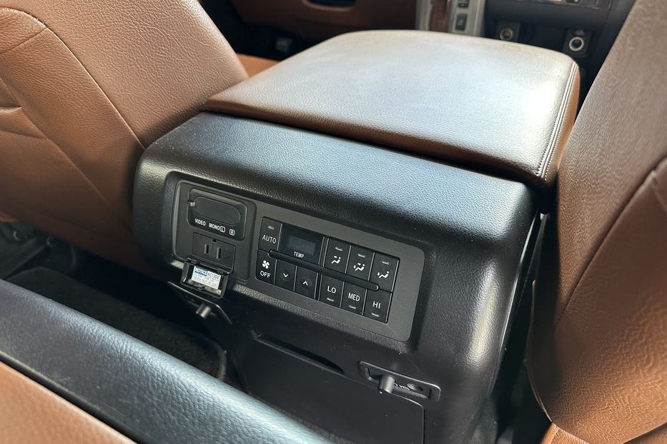 Продам Toyota Sequoia Armored B6 2014 года в Киеве