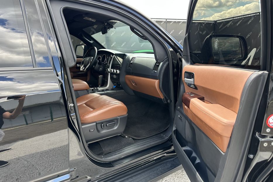 Продам Toyota Sequoia Armored B6 2014 года в Киеве