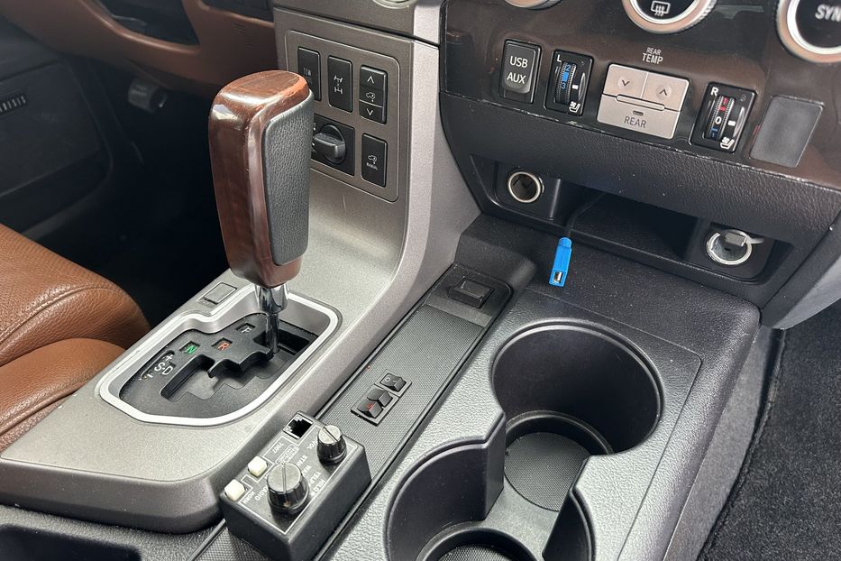 Продам Toyota Sequoia Armored B6 2014 года в Киеве