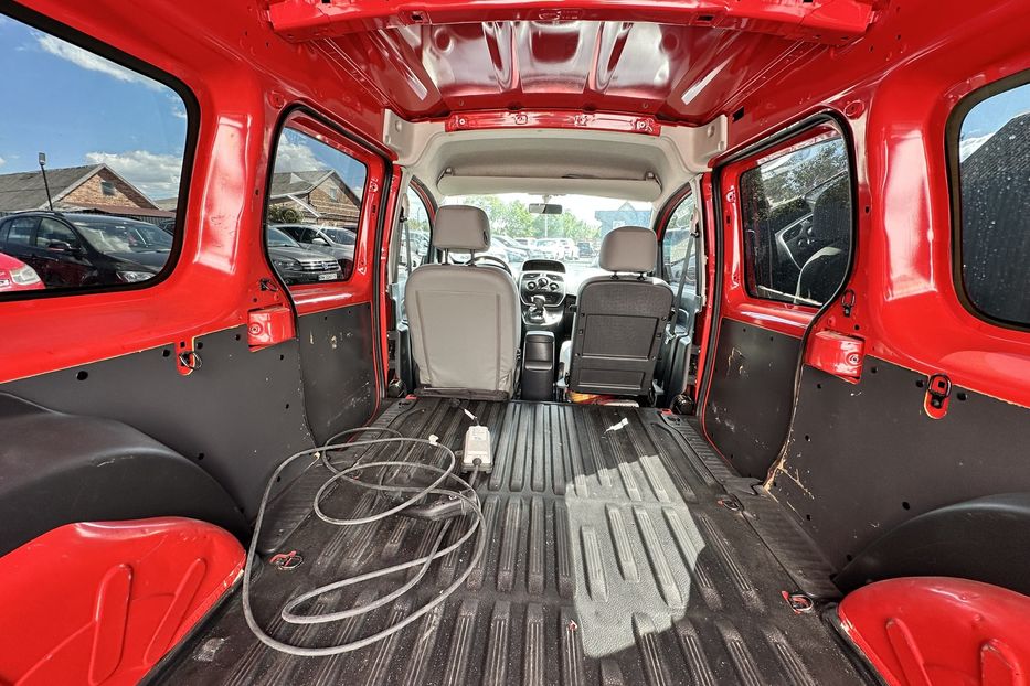 Продам Renault Kangoo пасс. 33 квт 2020 года в Луцке