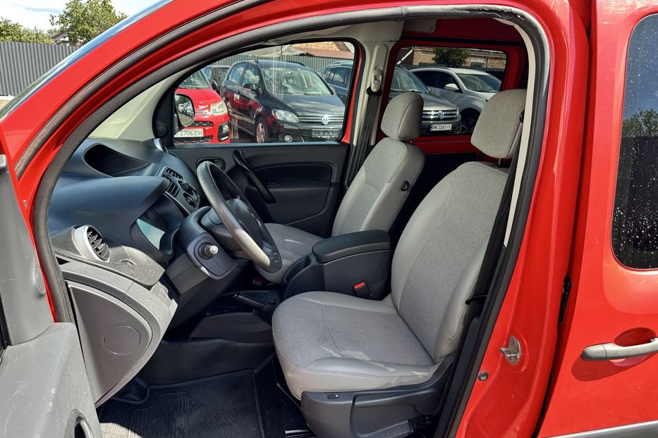 Продам Renault Kangoo пасс. 33 квт 2020 года в Луцке