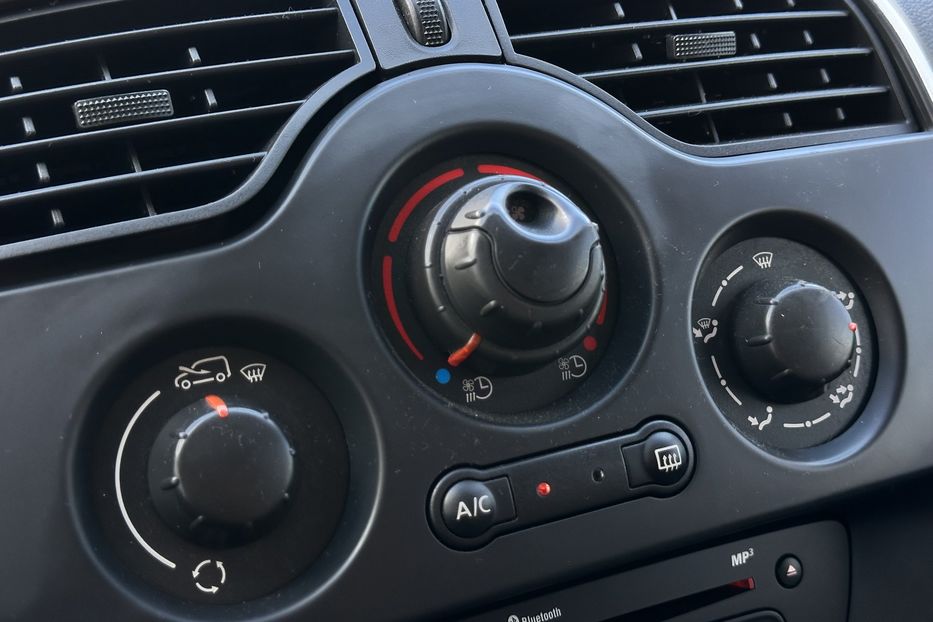 Продам Renault Kangoo пасс. 33 квт 2020 года в Луцке