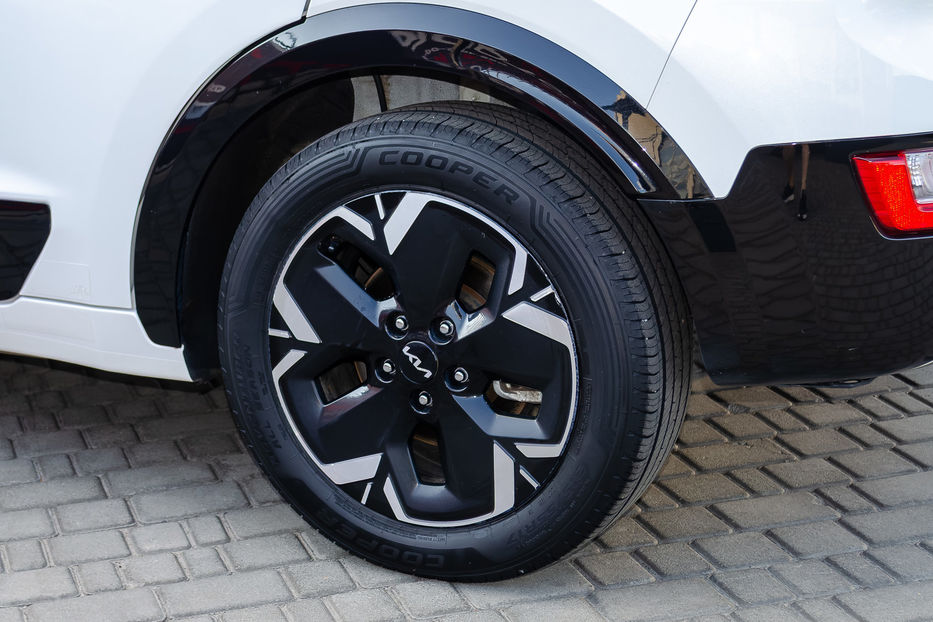 Продам Kia Niro EV 2023 года в Киеве