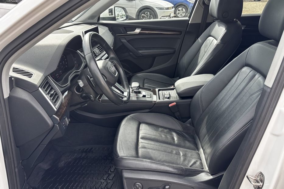 Продам Audi Q5 S-line  2019 года в Львове
