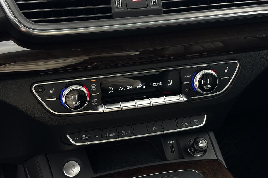 Продам Audi Q5 S-line  2019 года в Львове