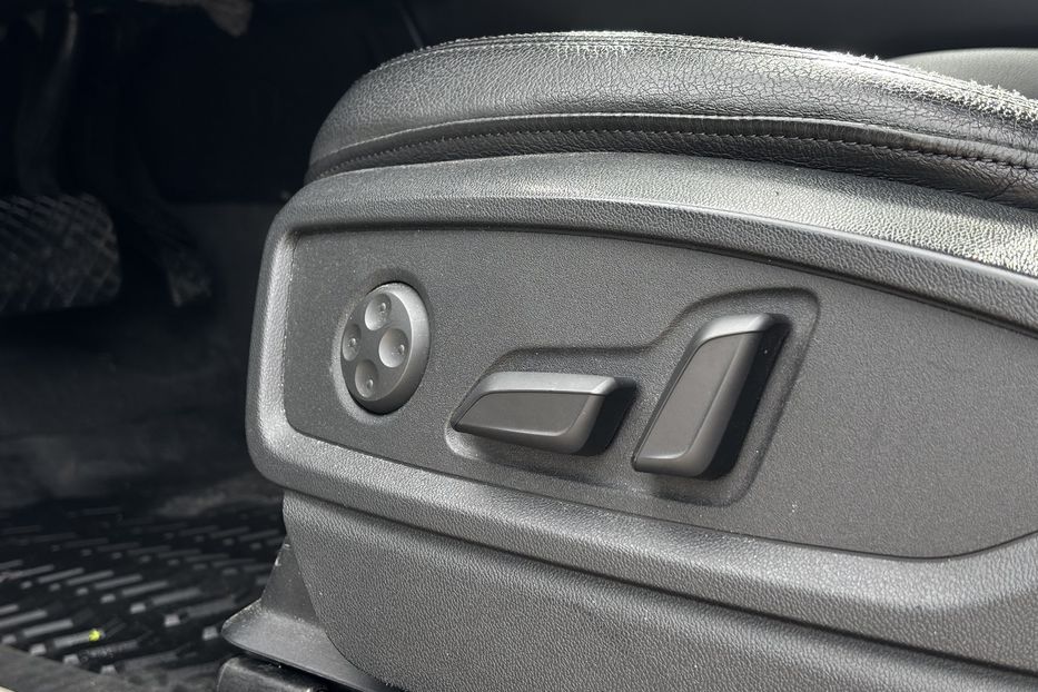 Продам Audi Q5 S-line  2019 года в Львове