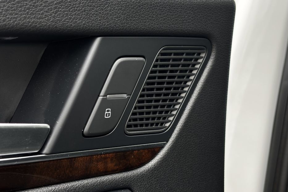 Продам Audi Q5 S-line  2019 года в Львове