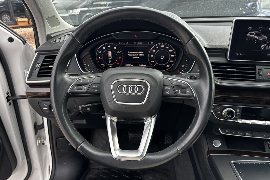 Продам Audi Q5 S-line  2019 года в Львове