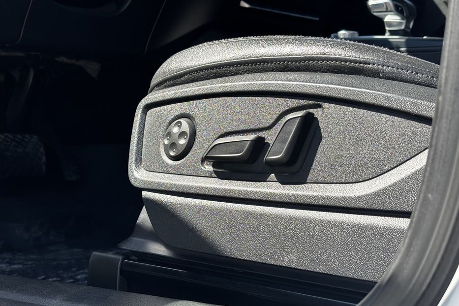 Продам Audi Q5 S-line  2019 года в Львове