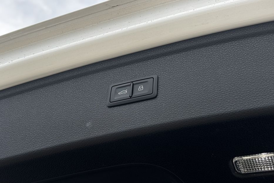 Продам Audi Q5 S-line  2019 года в Львове