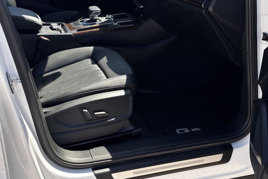 Продам Audi Q5 S-line  2019 года в Львове