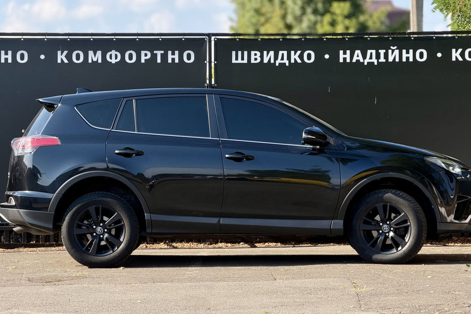 Продам Toyota Rav 4 2.2D АT (150 к.с.) 4WD   2017 года в Киеве