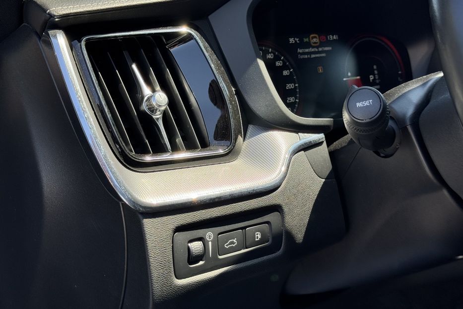 Продам Volvo XC60 Plug-in hybrid (415k/c) COMIS  2019 года в г. Умань, Черкасская область