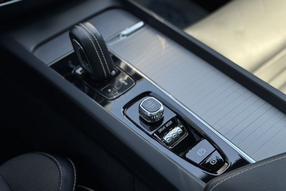 Продам Volvo XC60 Plug-in hybrid (415k/c) COMIS  2019 года в г. Умань, Черкасская область