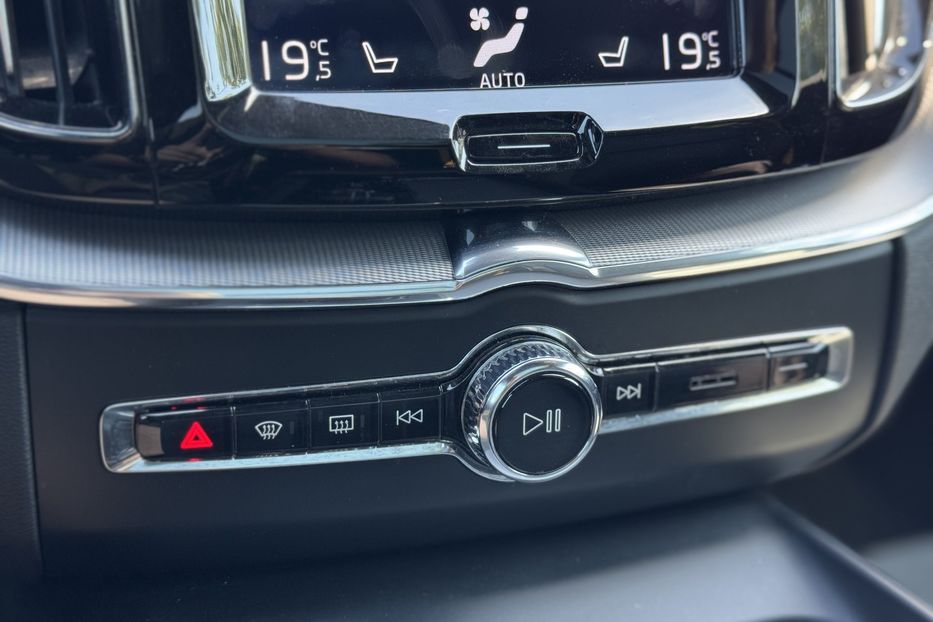 Продам Volvo XC60 Plug-in hybrid (415k/c) COMIS  2019 года в г. Умань, Черкасская область