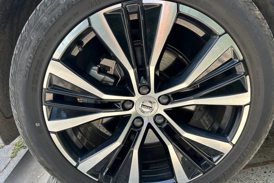 Продам Volvo XC60 2022 года в Черновцах