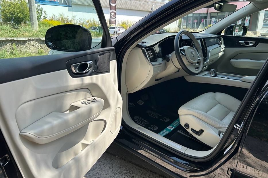 Продам Volvo XC60 2022 года в Черновцах