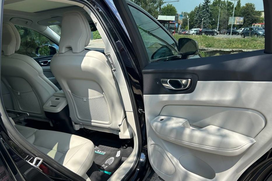 Продам Volvo XC60 2022 года в Черновцах