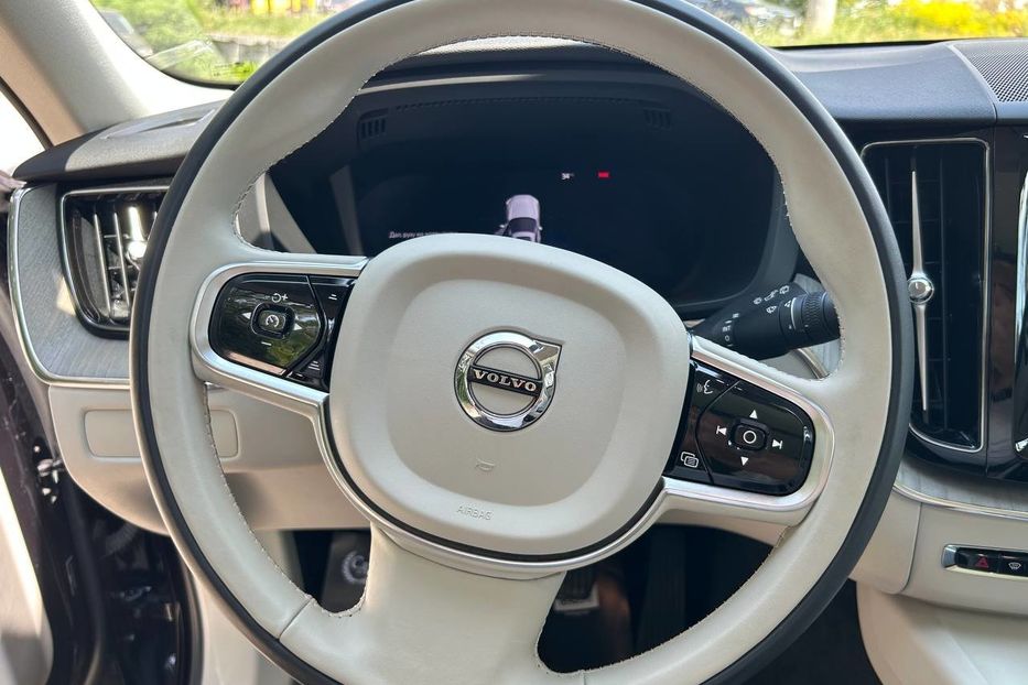 Продам Volvo XC60 2022 года в Черновцах