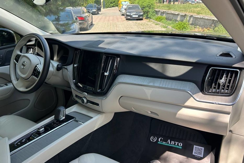Продам Volvo XC60 2022 года в Черновцах