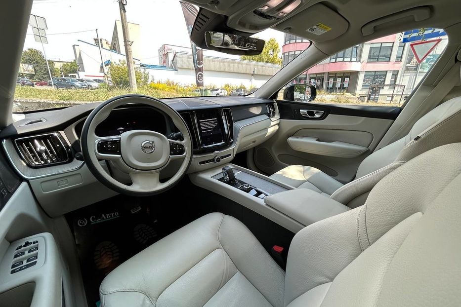 Продам Volvo XC60 2022 года в Черновцах