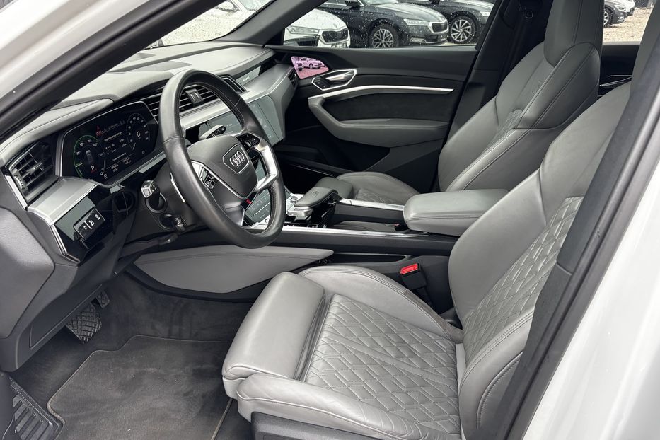 Продам Audi E-Tron S-line  2020 года в Львове