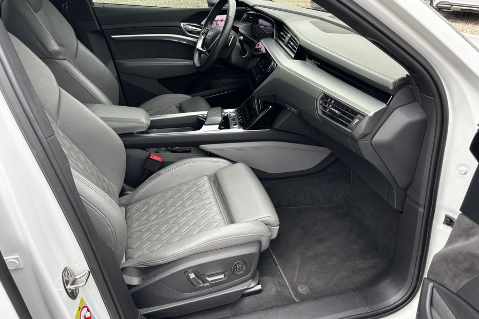 Продам Audi E-Tron S-line  2020 года в Львове