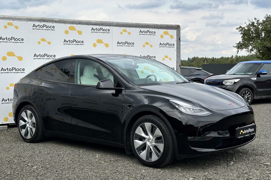 Продам Tesla Model Y 82 квт  2021 года в Луцке