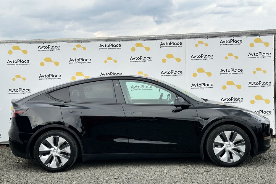 Продам Tesla Model Y 82 квт  2021 года в Луцке